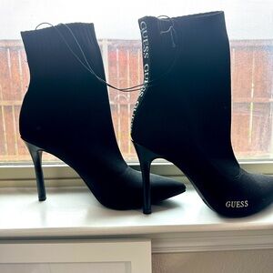 GUESS BOOTS BLACK POINTY SOCKLIKE SIZE 10M